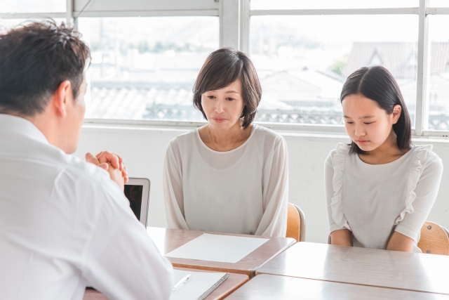 専任媒介契約の中途解約は本当に可能？ペナルティや違約金の詳細